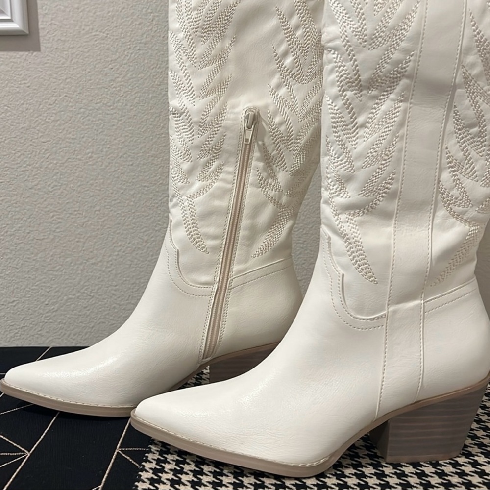 Oasis Society “Samara” Tall Western Boho Cowgirl Boots Embroidered White 7.5 New - Picture 10 of 16